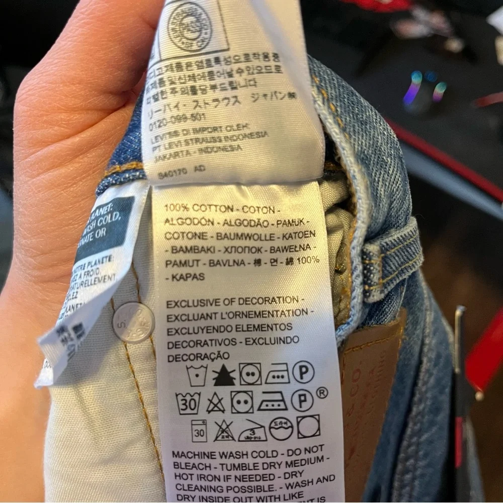 Levi's 501 high rise Blue Distressed blue Jean Shorts size 25 NWT - Picture 4 of 4